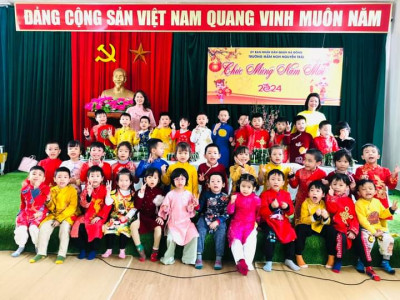 Tết đang về với các em nhỏ trường Mầm non Nguyễn Trãi