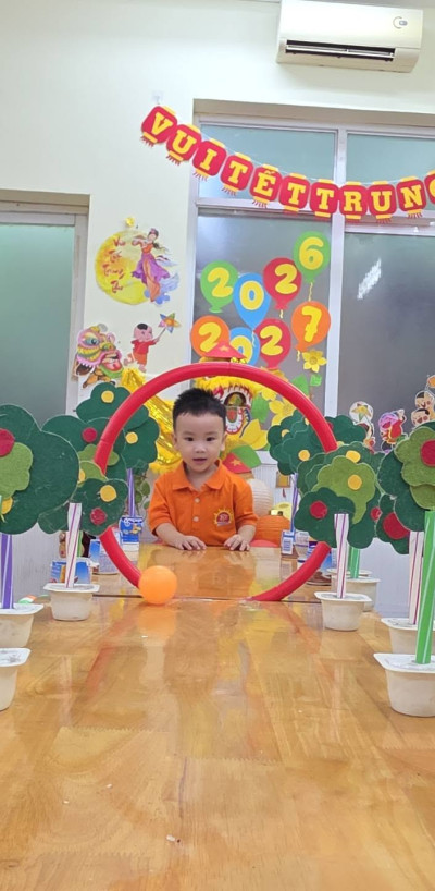 CÁC BÉ LỚP D3 – HOẠT ĐỘNG   LĂN BÓNG QUA VÒNG ⚽️