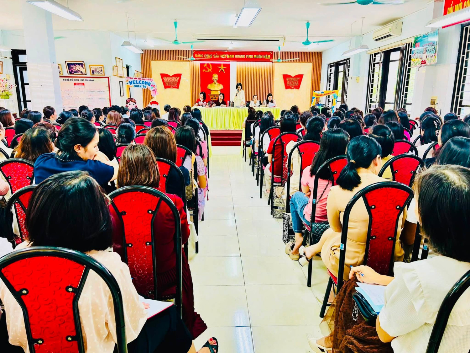 CÔNG BỐ VÀ TRAO QUYẾT ĐỊNH THÀNH LẬP, CHỈ ĐỊNH CẤP ỦY CÁC CHI BỘ TRỰC THUỘC ĐẢNG BỘ TRƯỜNG MẦM NON NGUYỄN TRÃI (NHIỆM KỲ 2026 – 2030)